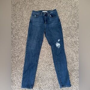 Levi’s 712 high rise skinny jeans